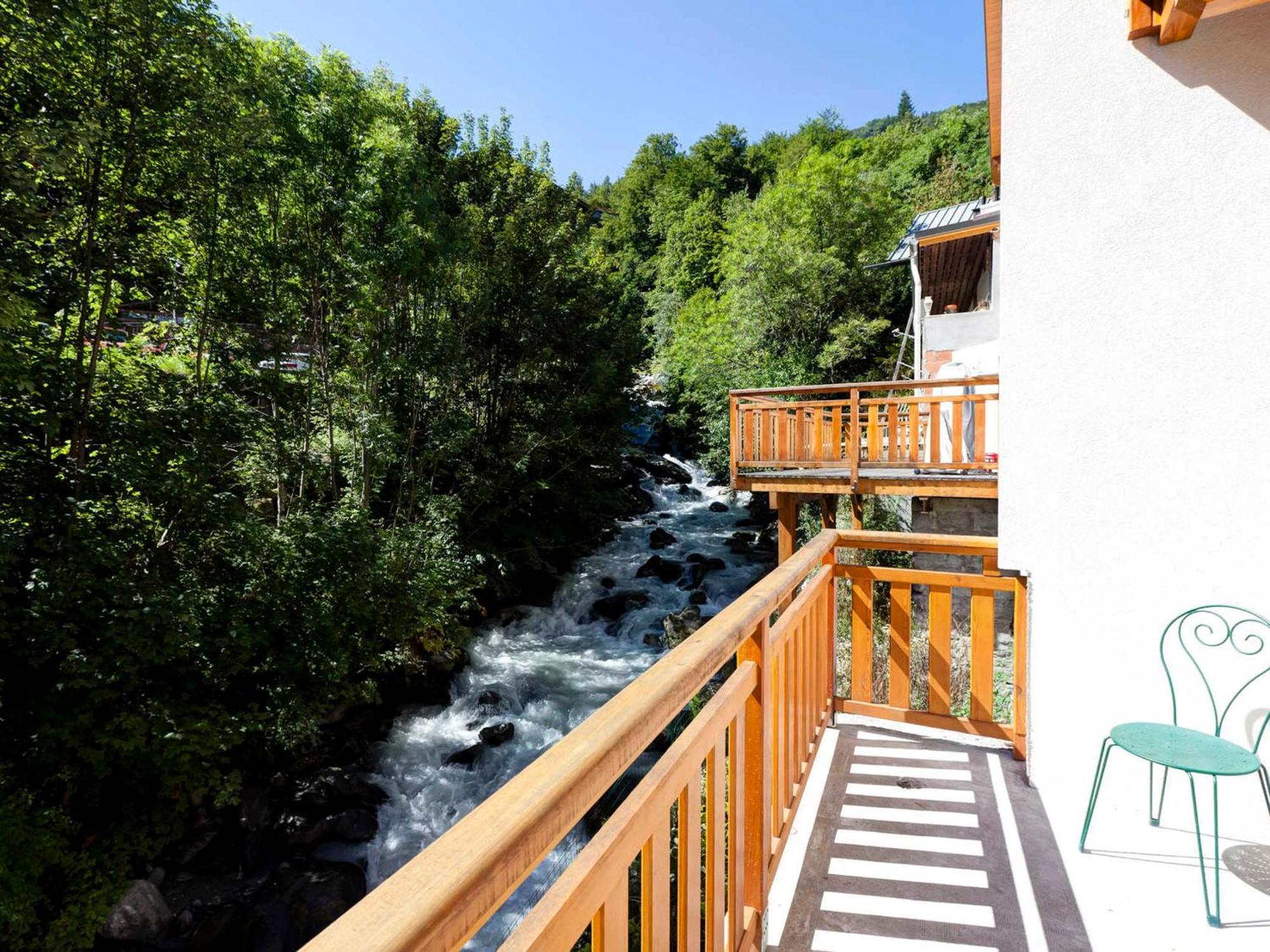 Appartement Neuf 2* Au Centre De Brides Avec Terrasse, Proche Telecabines Et Commerces - Fr-1-512-41 Eksteriør bilde